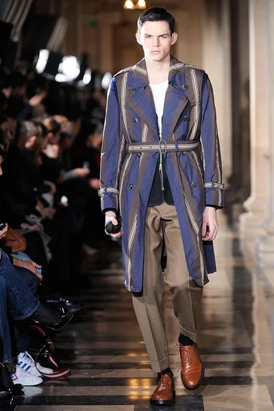 Look 25